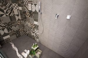 rivestimento pareti doccia in piastrelle